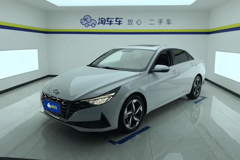 Hyundai Elantra — фото 1