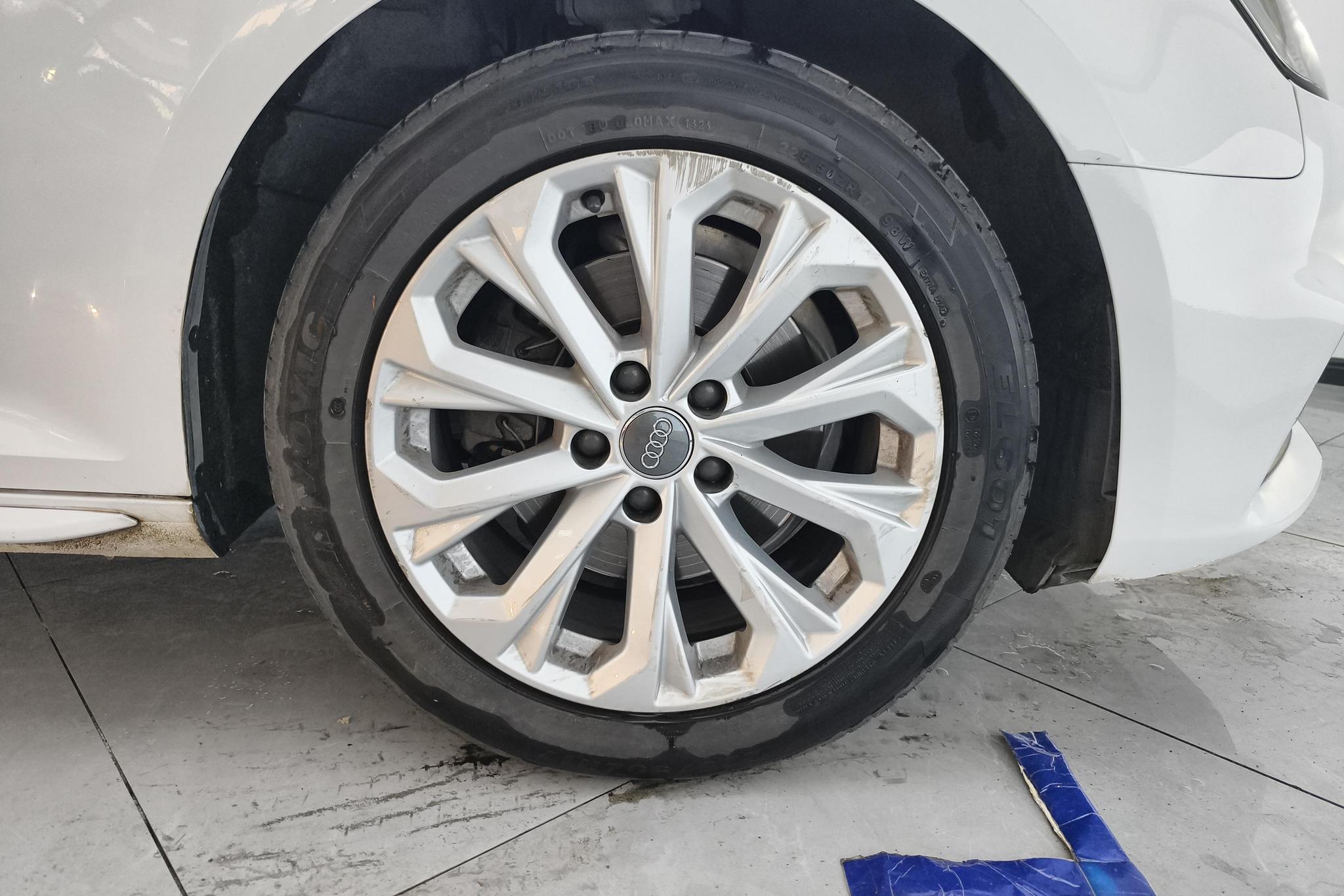 Audi A4L 2019 40 TFSI V