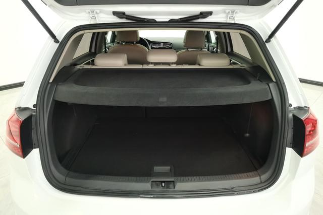 Volkswagen Golf 2015 1.4 TSI ATLuxury — фото 17