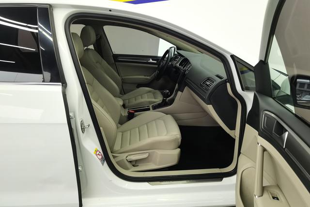 Volkswagen Golf 2015 1.4 TSI ATLuxury — фото 16