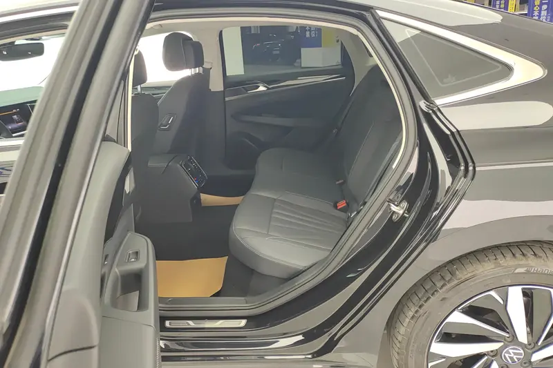 Volkswagen Passat — фото 12