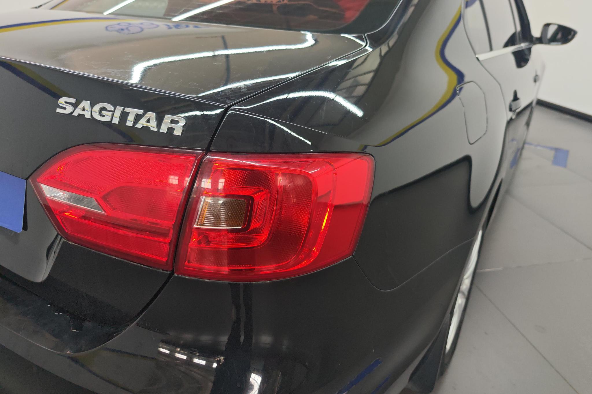 Volkswagen Sagitar 2014 1.6L AT Comfort