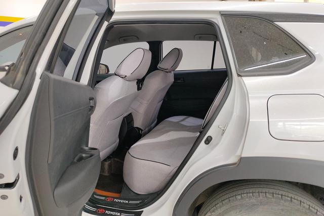 Toyota Corolla Cross 2024 2.0 L CVT — фото 16