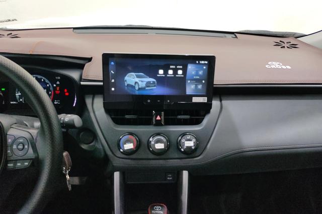 Toyota Corolla Cross 2024 2.0 L CVT — фото 12