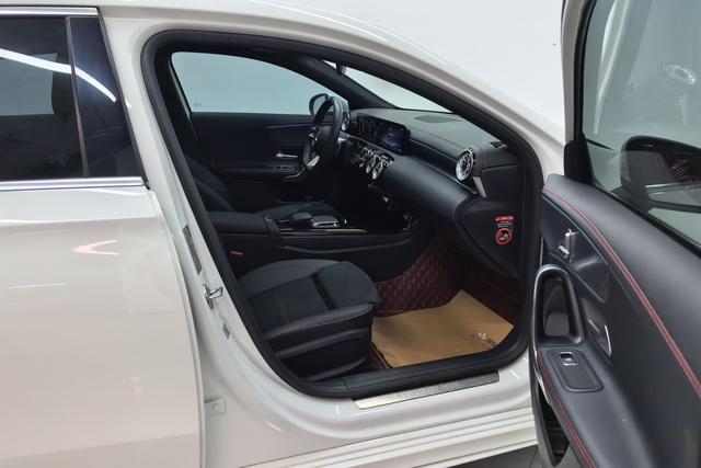 Mercedes Benz A-Class 2021 — фото 15