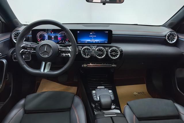Mercedes Benz A-Class 2021 — фото 12