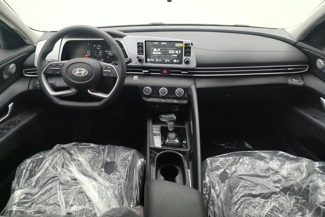 Hyundai Elantra 2023 1.5 L CVT GLX — фото 11