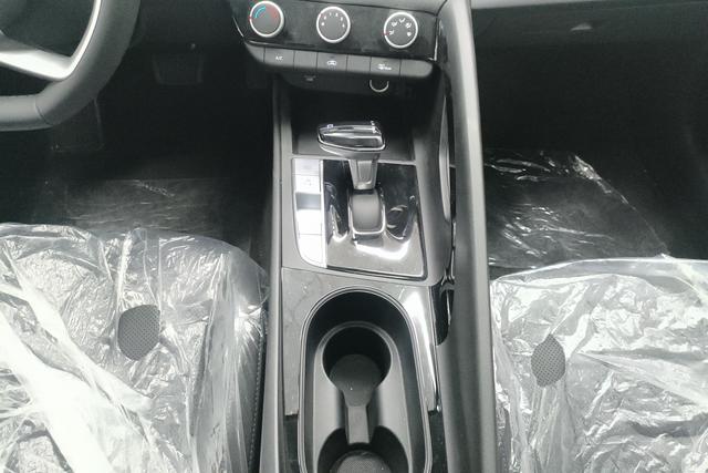 Hyundai Elantra 2023 1.5 L CVT GLX — фото 14