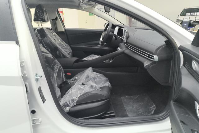 Hyundai Elantra 2023 1.5 L CVT GLX — фото 15