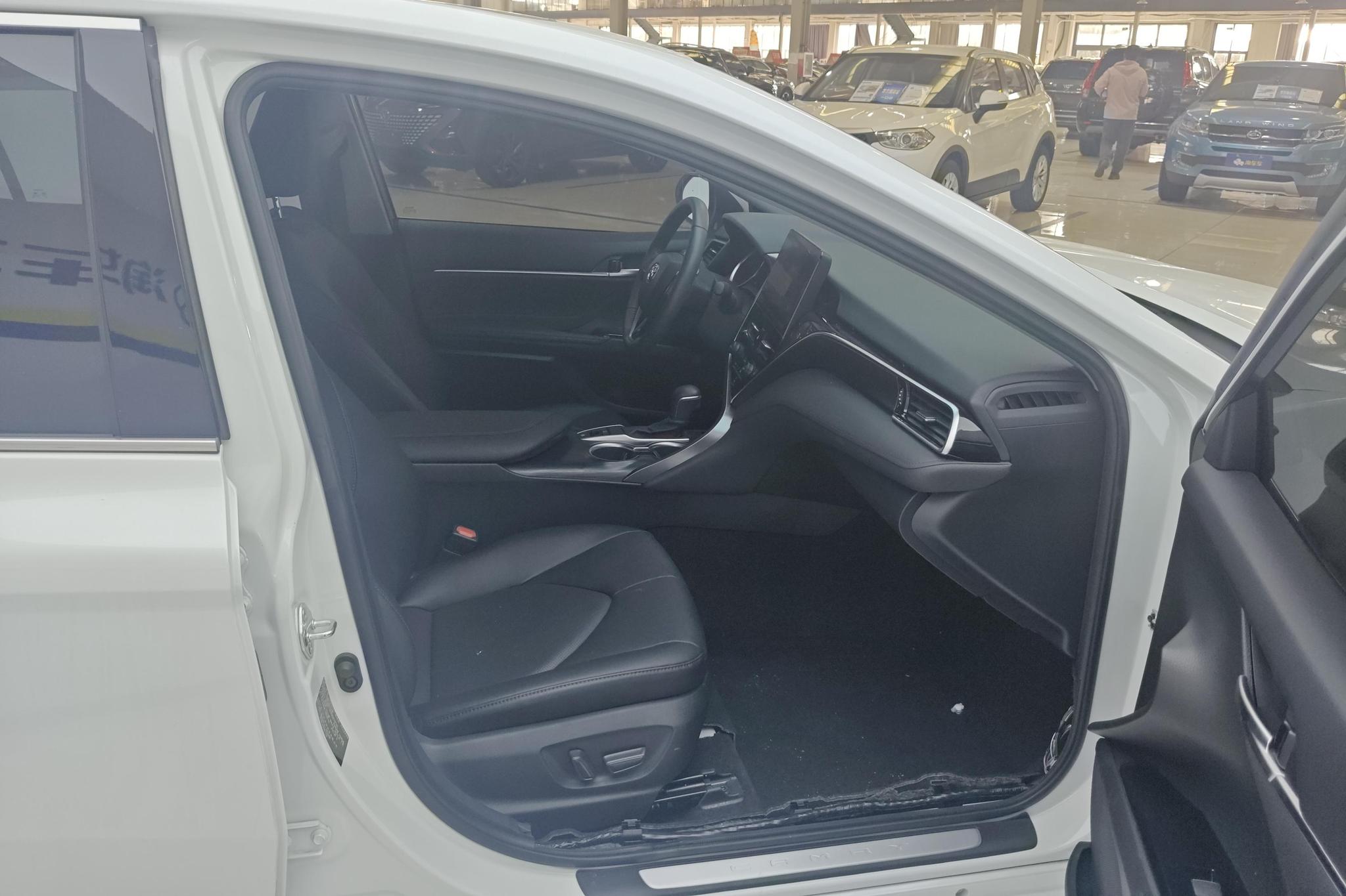 Toyota Camry 2021 2.0G Luxury