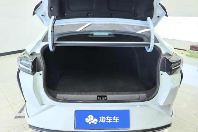 Dongfeng Yixuan 2024 1.5 L AT — фото 17