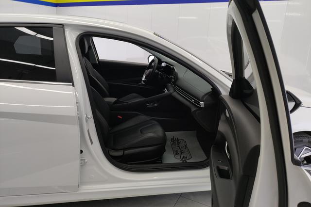 Hyundai Elantra 2023 1.5 L CVT GLX — фото 13
