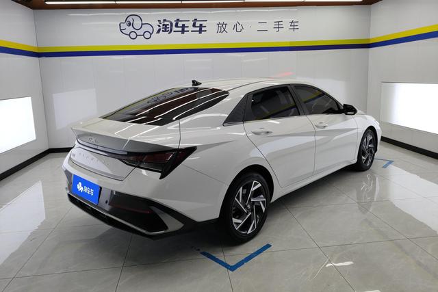 Hyundai Elantra 2023 1.5 L CVT GLX — фото 3