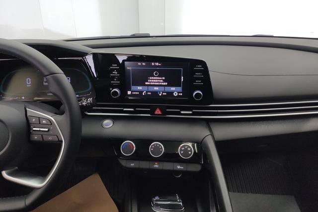 Hyundai Elantra 2023 1.5 L CVT GLX — фото 11