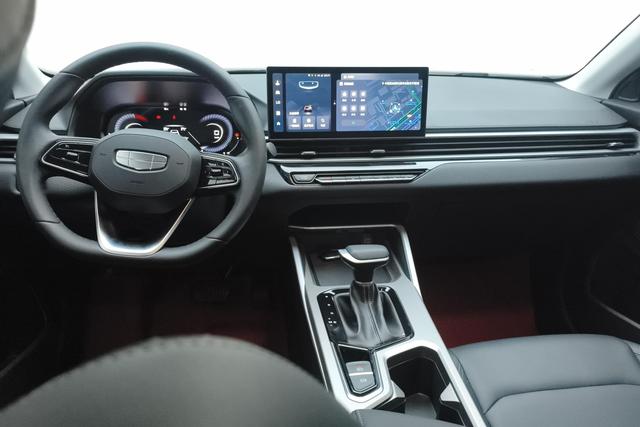 Geely Emgrand 2025 4 1.5 L CVTPremium — фото 12