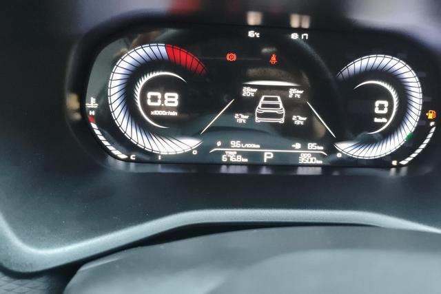 Geely Emgrand 2025 4 1.5 L CVTPremium — фото 14