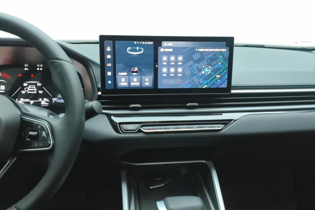 Geely Emgrand 2025 4 1.5 L CVTPremium — фото 13