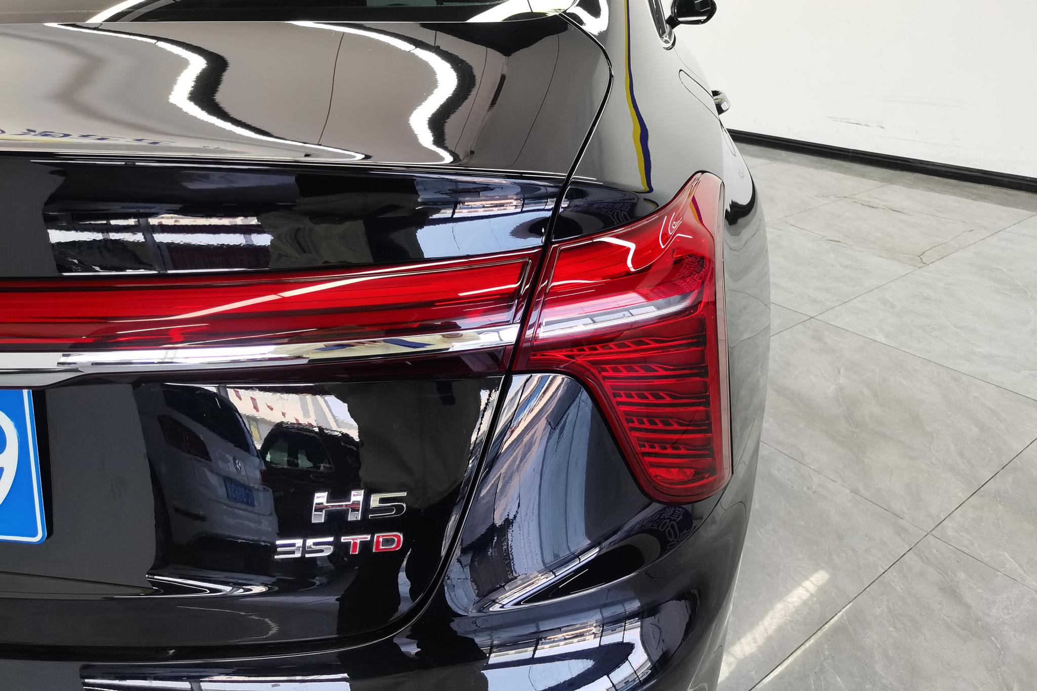 Hongqi H5 2023 1.5T DCT
