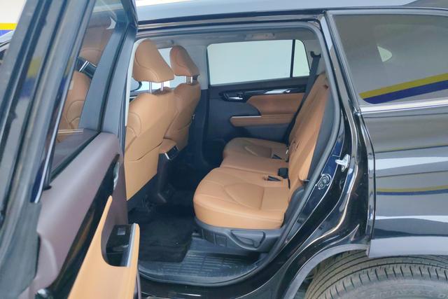 Toyota Highlander 2022 — фото 16