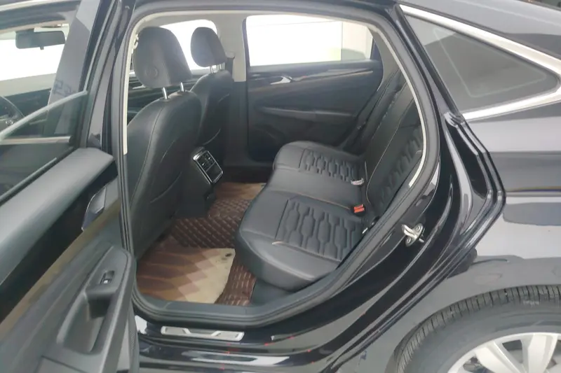 Volkswagen Passat — фото 10