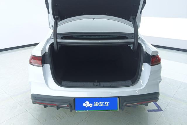 BYD Qin L — фото 17