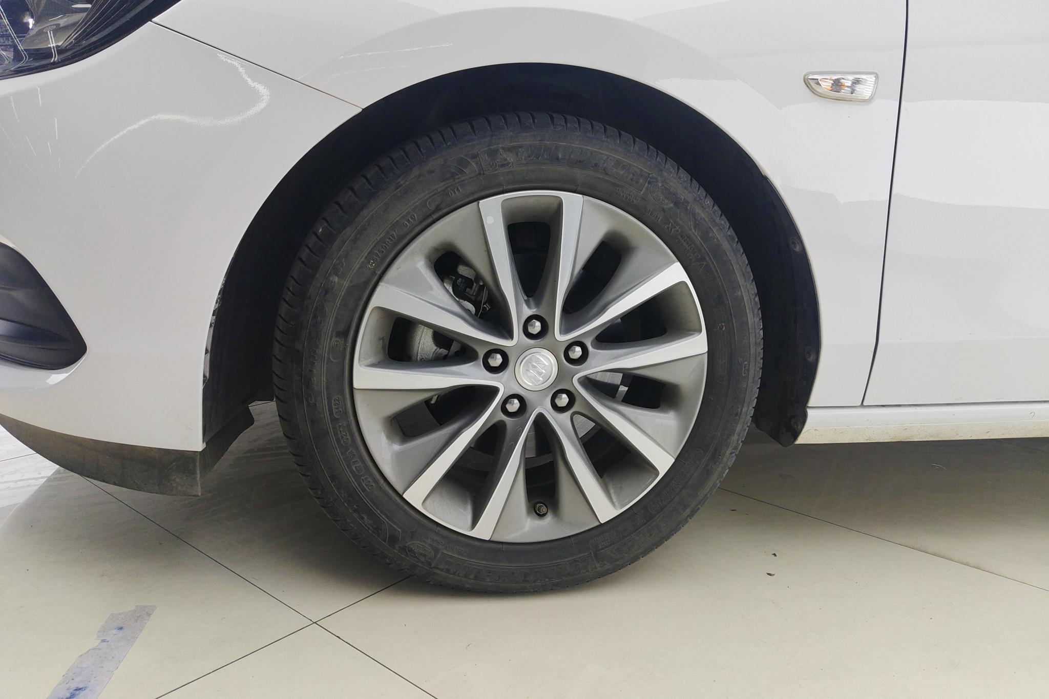 Buick GL6 2021 323T Luxury