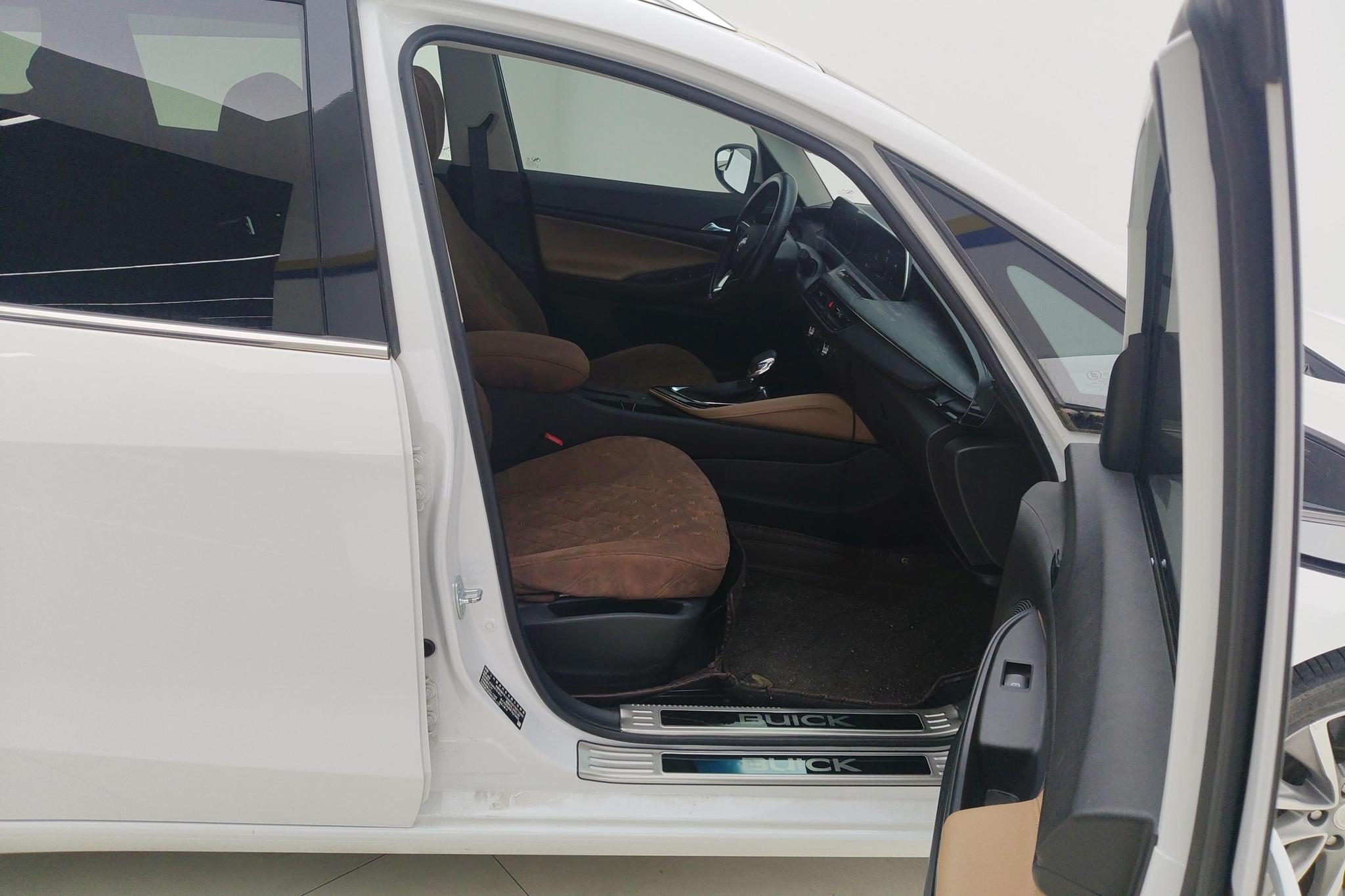 Buick GL6 2021 323T Luxury