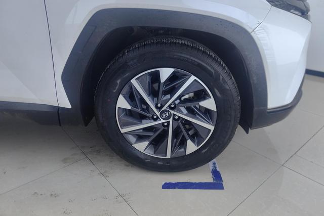 Hyundai Tucson 2023 L 1.5 T GLX 2 WD — фото 8