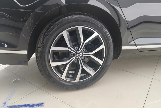 Volkswagen Magotan 2020 330 TSI DSG Leading — фото 9