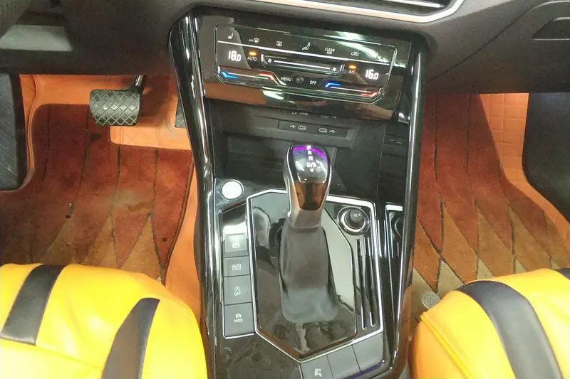 Volkswagen Tayron 330 TSI 2 WD R-Line — фото 11