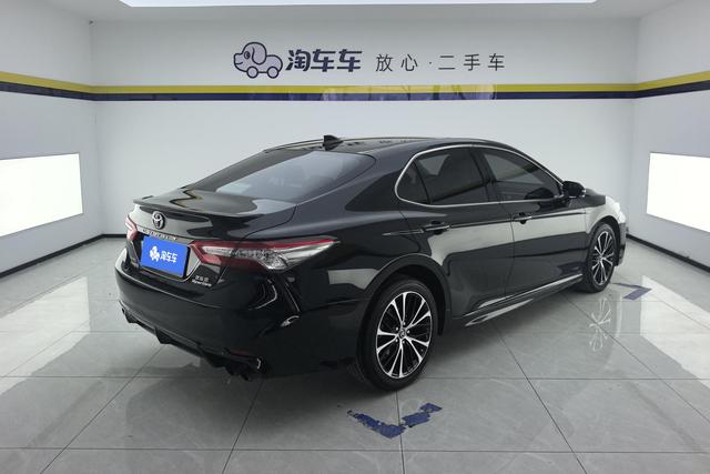 Toyota Camry 2018 2.0 S — фото 3
