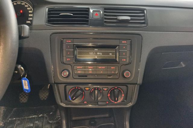 Volkswagen Santana 2016 1.4 L MT — фото 13