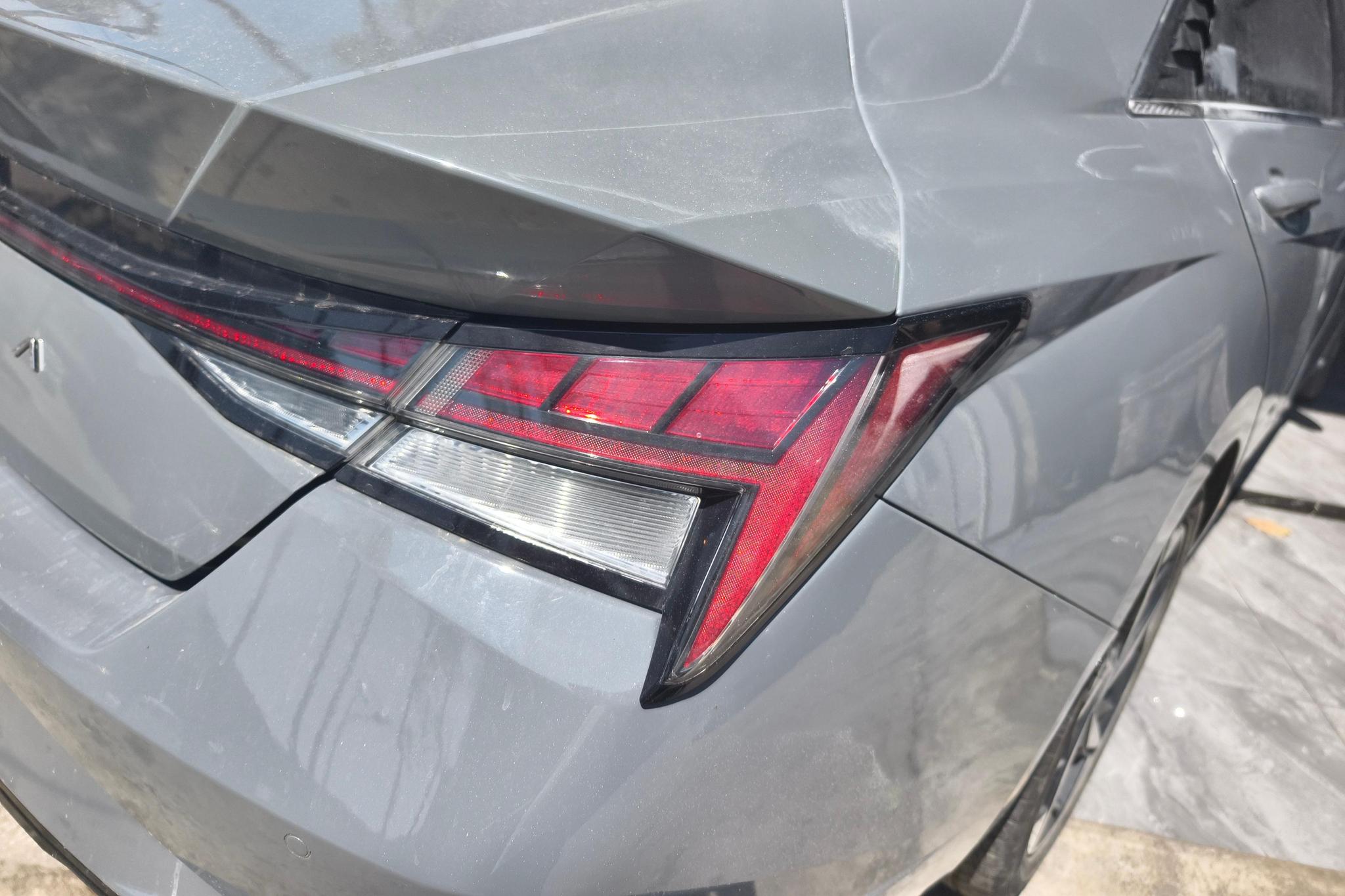 Hyundai Elantra 2021 1.5L CVT LUX Luxury