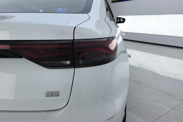 Geely Emgrand 2022 4 1.5 L CVTFlagship — фото 5