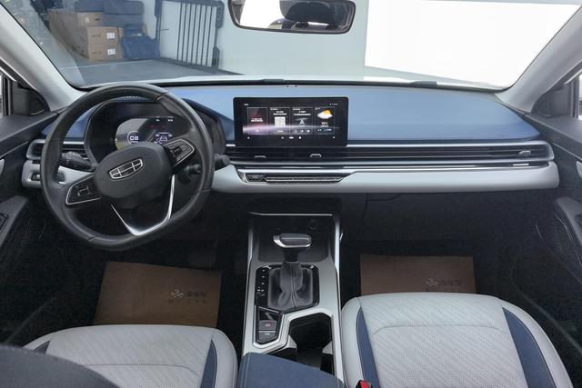 Geely Emgrand 2022 4 1.5 L CVTFlagship — фото 12