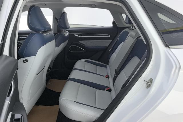 Geely Emgrand 2022 4 1.5 L CVTFlagship — фото 16