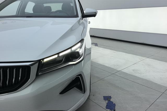 Geely Emgrand 2022 4 1.5 L CVTFlagship — фото 4