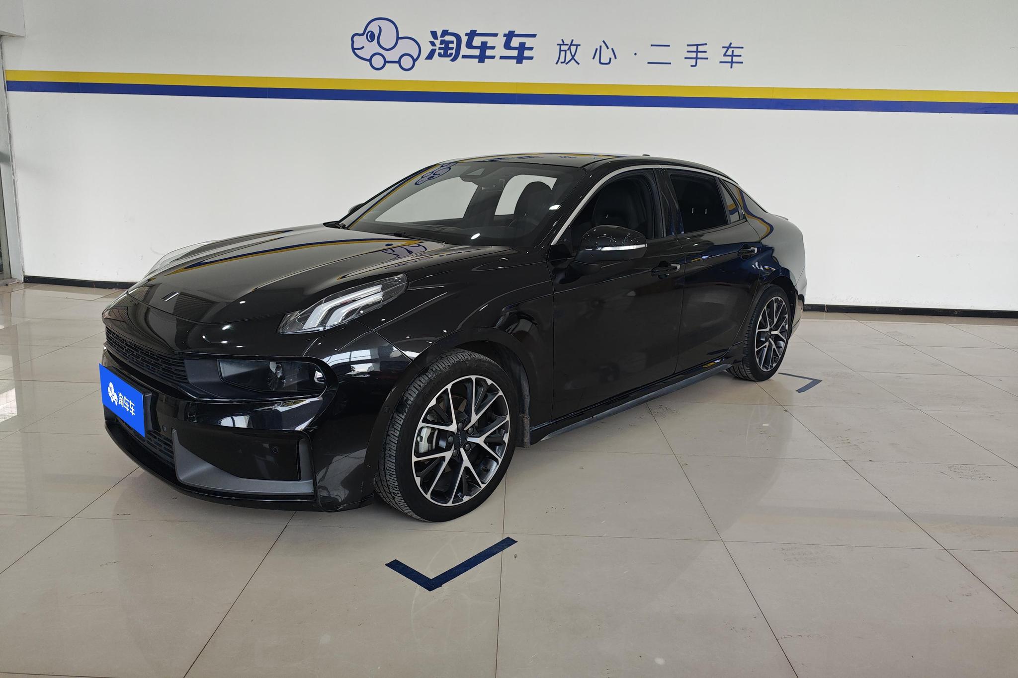 Lynk & Co 03