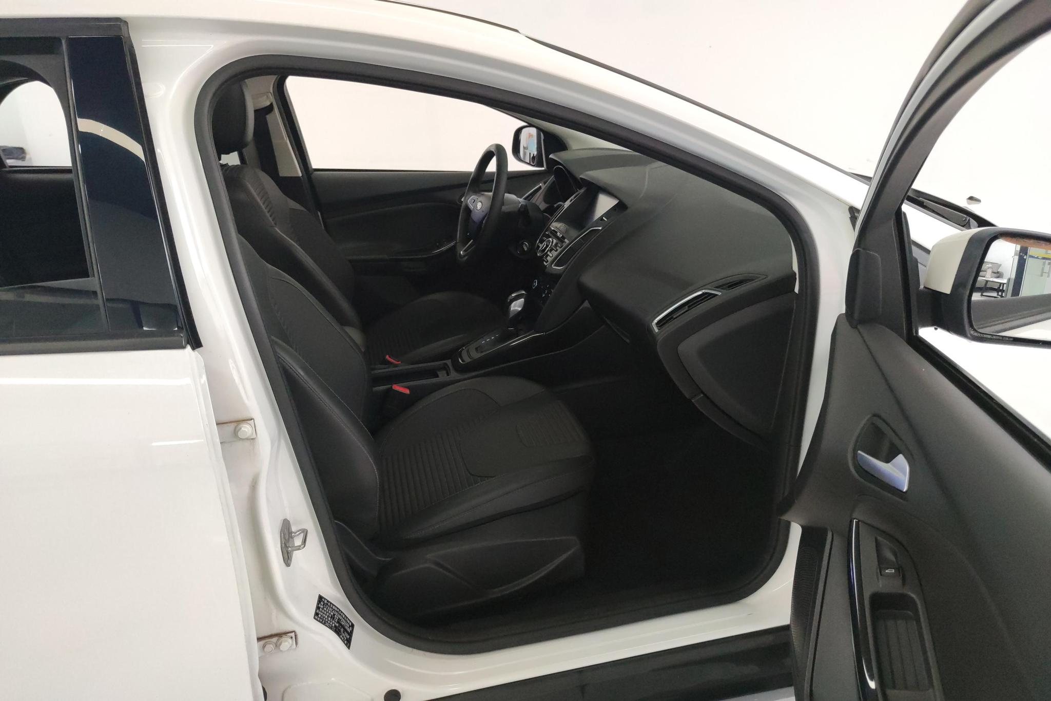 Ford Focus 2018 1.6L AT