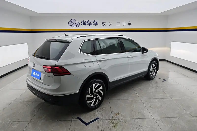Volkswagen Tiguan L — фото 3