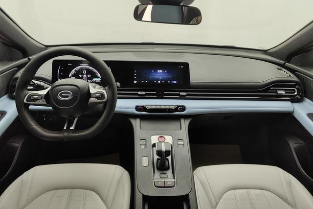 Trumpchi Empow 2023 2.0 L DHT Hybrid — фото 11