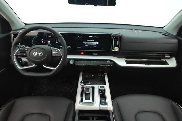 Hyundai ix35 2023 2.0 L DLX — фото 12