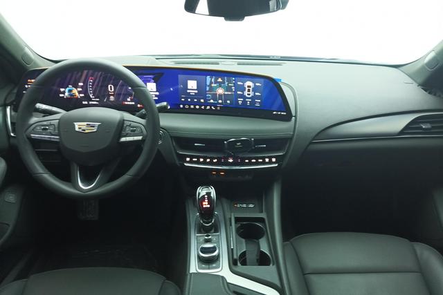 Cadillac CT5 2024 28 T Luxury Pro — фото 12