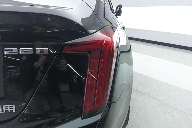Cadillac CT5 2024 28 T Luxury Pro — фото 9