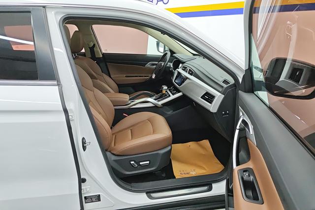 Geely Boyue 2016 — фото 15