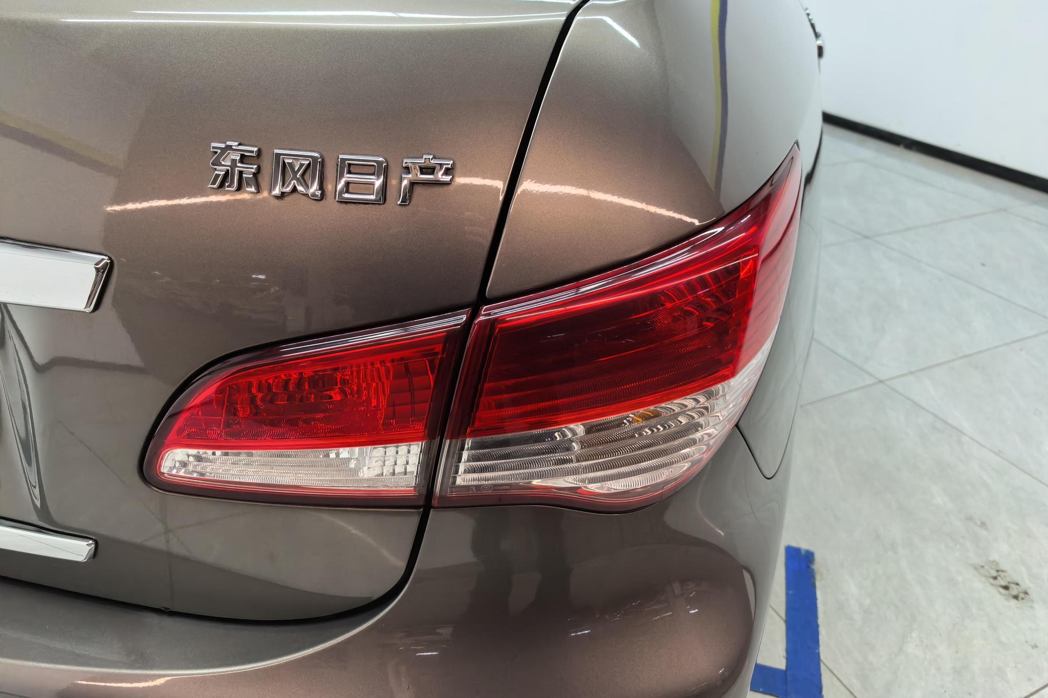 Nissan Sylphy 2018 1.6XE+ MT Lead