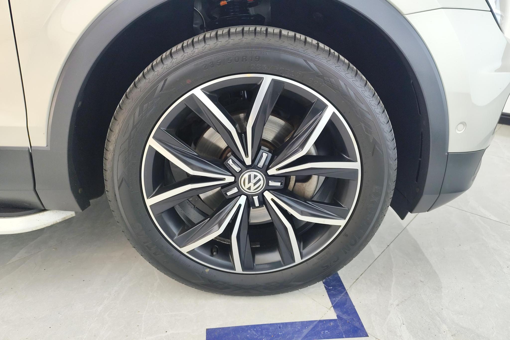 Volkswagen Tiguan L L 2019 330TSI AT Luxury VI