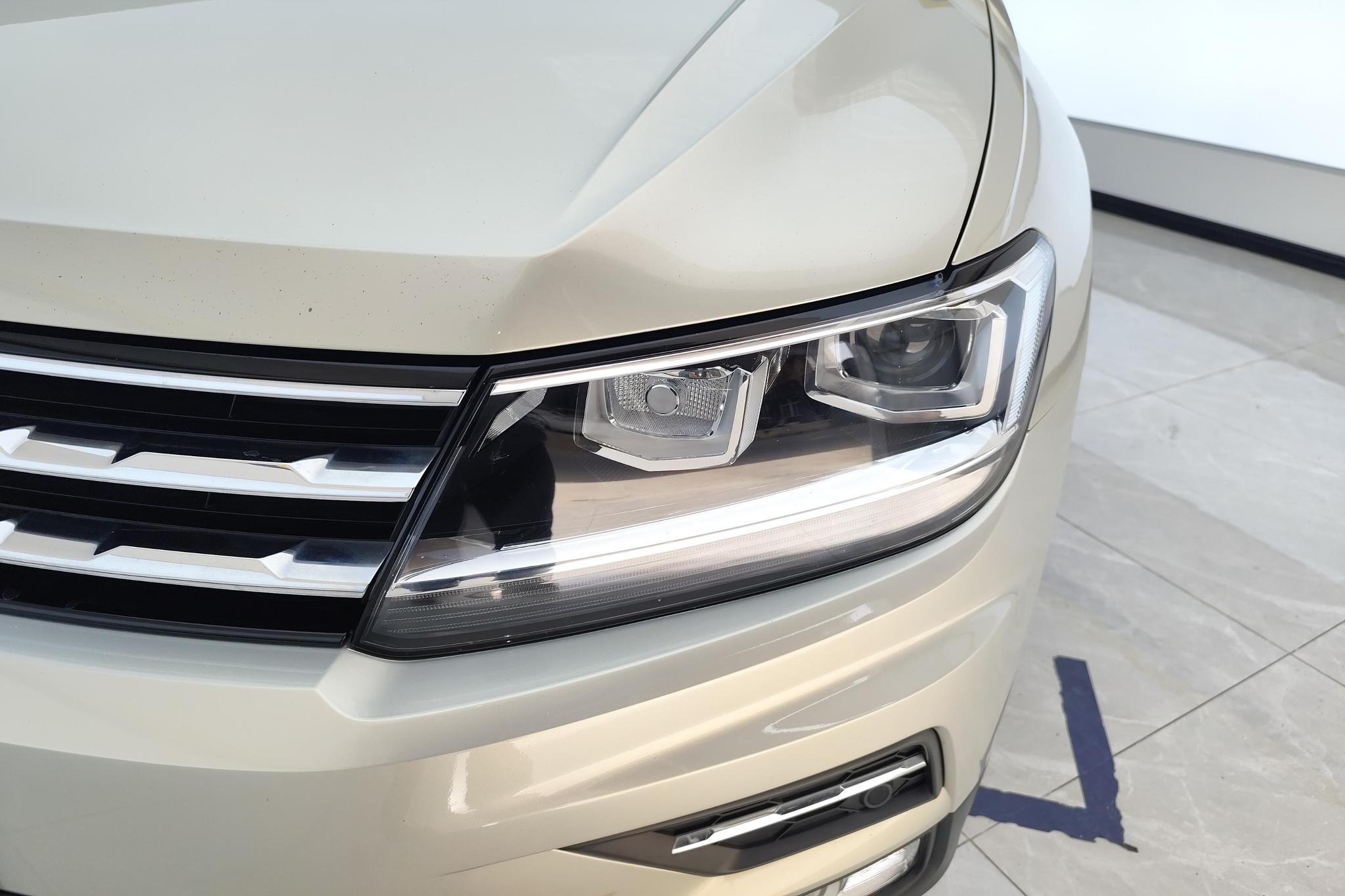 Volkswagen Tiguan L L 2019 330TSI AT Luxury VI