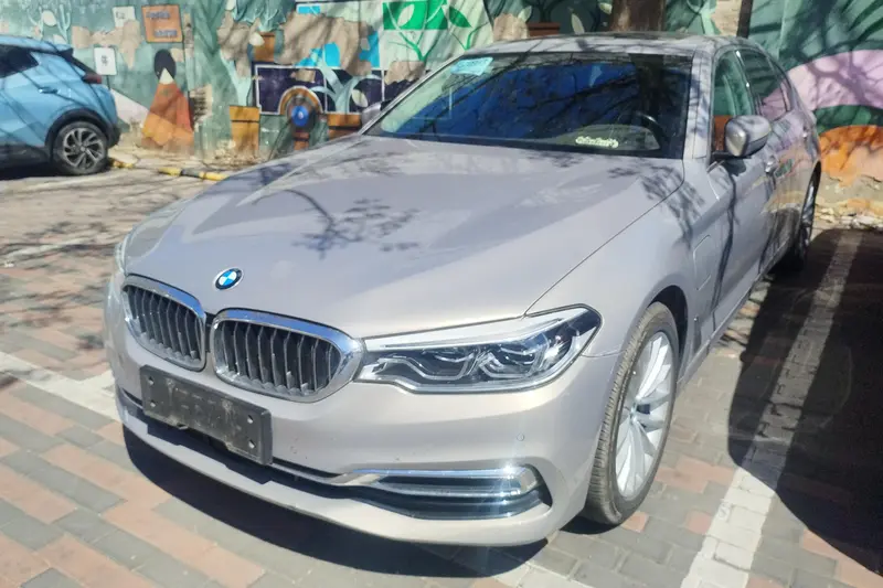 BMW 5 Series — фото 1