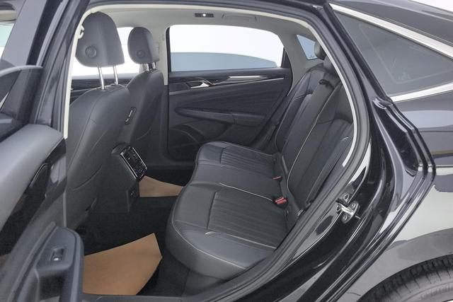 Volkswagen Passat 2023 330 TSI — фото 16